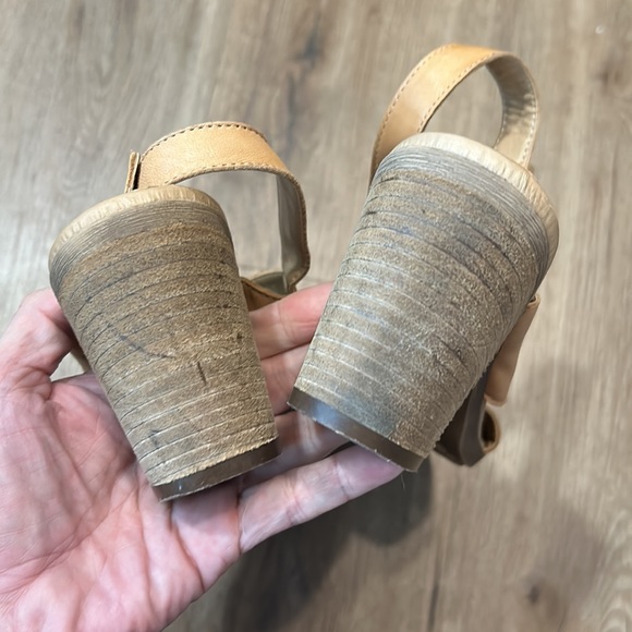 Sophia Milano Camel tan nude leather block open toe heels with adjustable strap - Picture 6 of 9